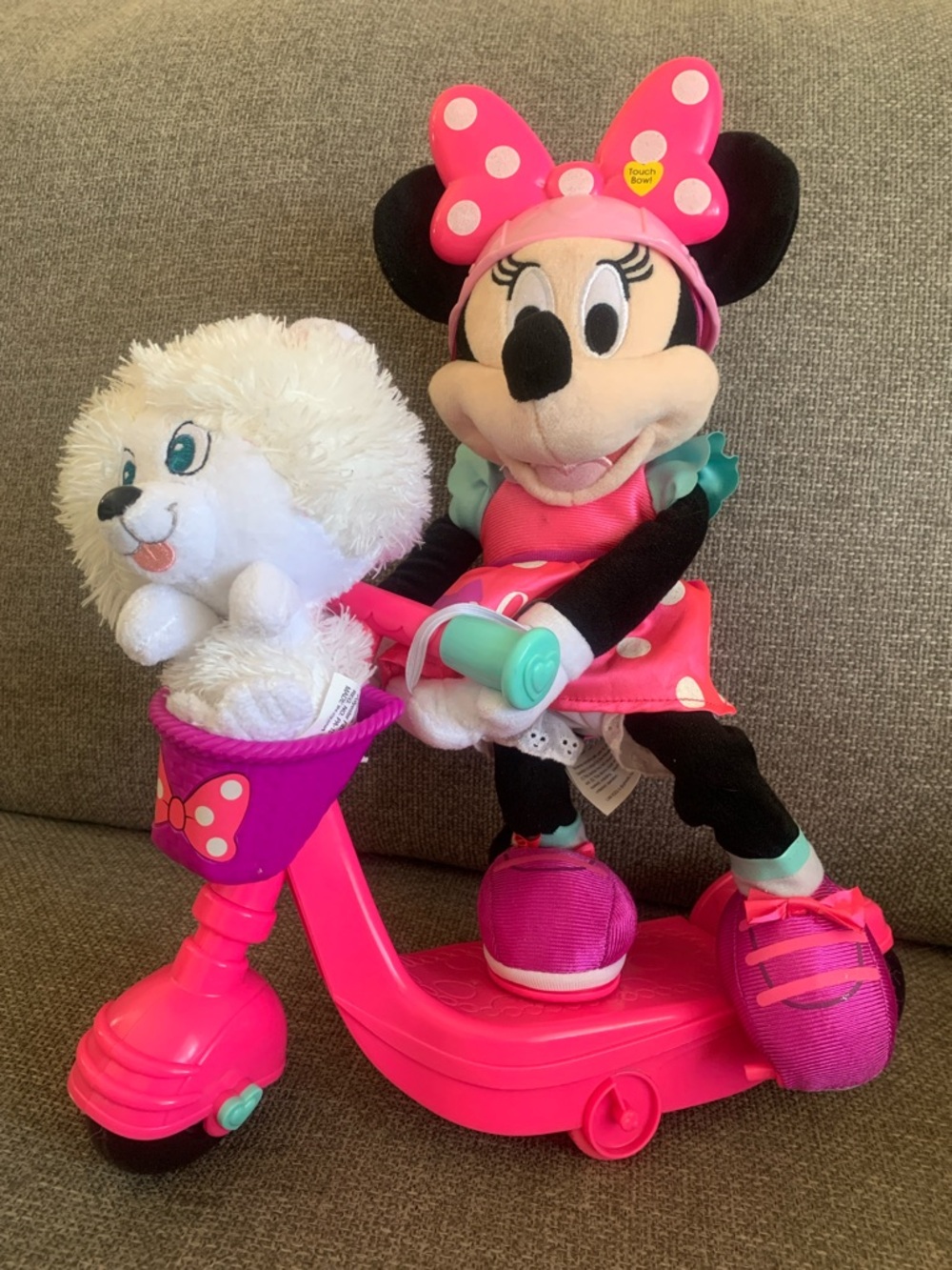Disney Junior Minnie Mouse Sing & Spin Scooter with Snowball 15” - Works